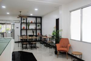 Gallery image of Travelbee Capitol Inn in Cebu City +16 photos