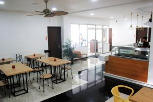 Εστιατόριο ή άλλο μέρος για φαγητό στο Travelbee Capitol Inn +16 φωτογραφίες