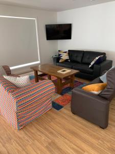 TV a/nebo společenská místnost v ubytování P & C On Catherine