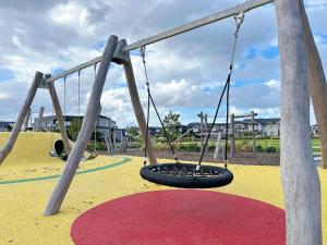 Otroško igrišče poleg nastanitve 10 Sec Walk to Playground in Hobsonville