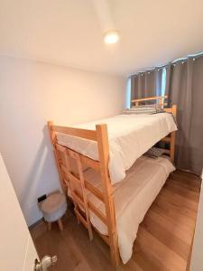 Una cama o camas en una habitación de Departamento con estacionamiento incluido, Ideal para ir de compras y conectar con puntos turísticos