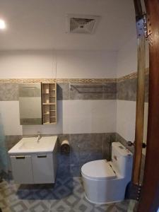 Ένα μπάνιο στο Villa Mekong 2 Guesthouse +18 φωτογραφίες
