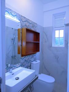 Et badeværelse på Golden Mist NuwaraEliya + 42 billeder