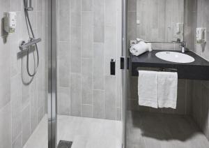 B&B HOTEL Vejle的一间浴室