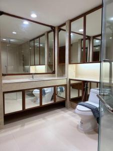 Ένα μπάνιο στο Miq Asoke 5BR Sukhuvit15