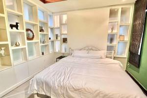 Letto o letti in una camera di h6市中心 唐人街 航站楼 风月街五房芭提雅海天-泳池别墅o