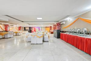 Restaurace v ubytování Hotel Marks INN & Banquet