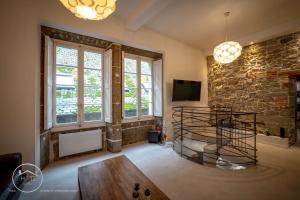 a room with a bed and a stone wall at L'écrin de Chambéry, cœur de centre ville, calme et espace in Chambéry
