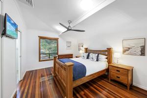 Postel nebo postele na pokoji v ubytování Noosa Resort & Spa + 7 fotografií