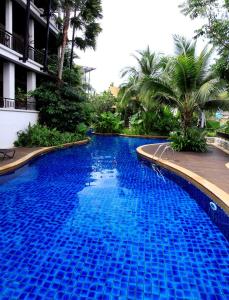 Bazén v ubytování Ocean views Kata gardens penthouse 6C near Kata Noi Beach nebo v jeho okolí
