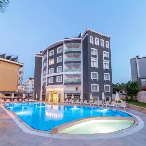 Бассейн в Motto Premium Hotel&Spa или поблизости