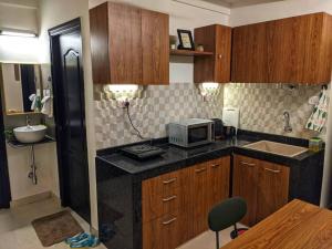 Cucina o angolo cottura di Pednekar's House, 1BHK with pool by SneekoStays