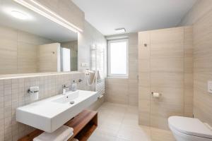 Koupelna v ubytování Apartmány Lošov + 37 fotografií