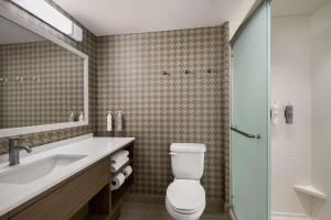 Koupelna v ubytování Home2 Suites By Hilton East Austin - near Downtown and UT