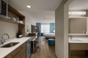 Postel nebo postele na pokoji v ubytování Home2 Suites By Hilton East Austin - near Downtown and UT