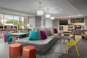 Posezení v ubytování Home2 Suites By Hilton Laredo North