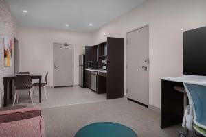 Kuchyň nebo kuchyňský kout v ubytování Home2 Suites By Hilton Laredo North