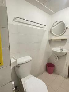 Bilik mandi di Nice to CU Guest house