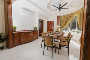 Fotografie z fotogalerie ubytování Villa55 w Private swimming pool BBQ Pool table 25pax v destinaci Bayan Lepas