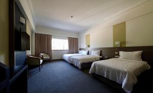 Postel nebo postele na pokoji v ubytování Haifu Garden Hotel