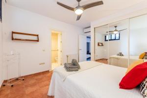 A bed or beds in a room at Benalmádena Coast Villa