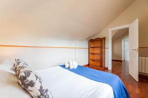 A bed or beds in a room at Benalmádena Coast Villa