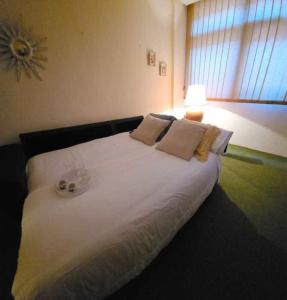 Un pat sau paturi într-o cameră la Apartamento Masa Madre, con merendero
