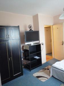 Postel nebo postele na pokoji v ubytování Flamingó Étterem, Magánszálláshely