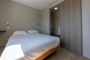 Postel nebo postele na pokoji v ubytování Chambre single à louer dans une colocation