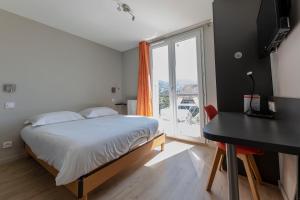 Postel nebo postele na pokoji v ubytování Chambre single à louer dans une colocation