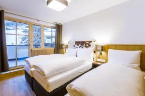 Łóżko lub łóżka w pokoju w obiekcie Bolodges Apartments by Alpin Rentals