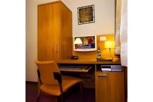 Kuchyň nebo kuchyňský kout v ubytování Danubia Gate Hotel