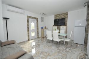 Kuchyňa alebo kuchynka v ubytovaní Apartments Ivica