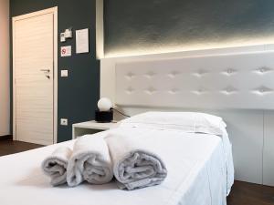 A bed or beds in a room at Le Stanze di Gianmarmo - Via di Mezzo
