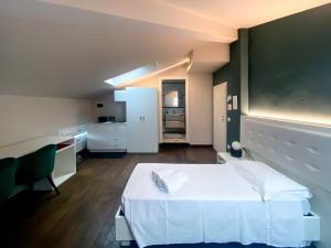 A bed or beds in a room at Le Stanze di Gianmarmo - Via di Mezzo