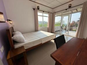 Postel nebo postele na pokoji v ubytování KVA Talalla Beach Villa