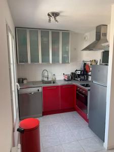 Η κουζίνα ή μικρή κουζίνα στο LE COEUR VILLAGE - Bord de Mer, 70m2