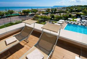 Bazén v ubytování Hotel Sarti nebo v jeho okolí
