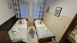 Posteľ alebo postele v izbe v ubytovaní Apartament Bystra Woda 28 z garażem