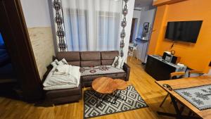 Televízia a/alebo spoločenská miestnosť v ubytovaní Apartament Bystra Woda 28 z garażem