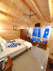 TV a/nebo společenská místnost v ubytování Red Crab Eco Resorts