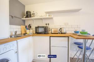 Kuvagallerian kuva majoituspaikasta Compact 1BR Studio, Fast Wi-Fi & Kitchenette, Great for Short Stays & Monthly Bookings, joka sijaitsee kohteessa Little Marlow