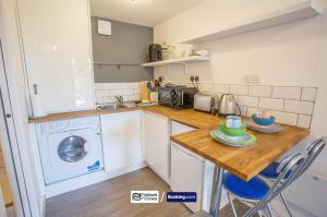 Kuvagallerian kuva majoituspaikasta Compact 1BR Studio, Fast Wi-Fi & Kitchenette, Great for Short Stays & Monthly Bookings, joka sijaitsee kohteessa Little Marlow