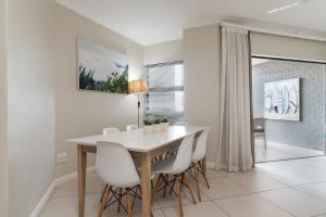 Gambar di galeri bagi The Village 12 di Sheffield Beach