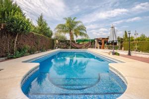Πισίνα στο ή κοντά στο Guest house with shared pool.