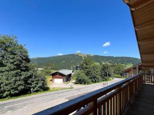 a balcony with a view of a road and a mountain at Exceptionnel Chalet Design - 12 pers - Ski au pied in Les Gets