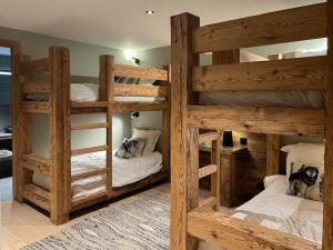two sets of bunk beds in a room at Exceptionnel Chalet Design - 12 pers - Ski au pied in Les Gets