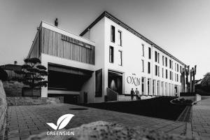 劳芬zumOXN的建筑物的黑白照片