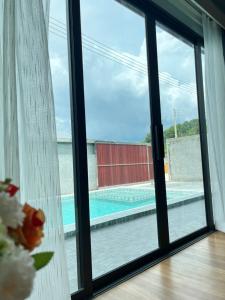 Bazén v ubytování Arun Siri Pool Villa Aonang nebo v jeho okolí