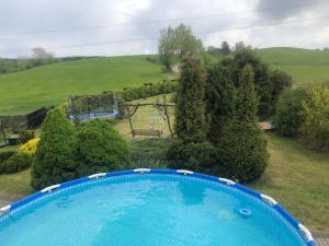 Bazén v ubytování Gospodarstwo Agroturystyczne w Maradkach u Justyny nebo v jeho okolí